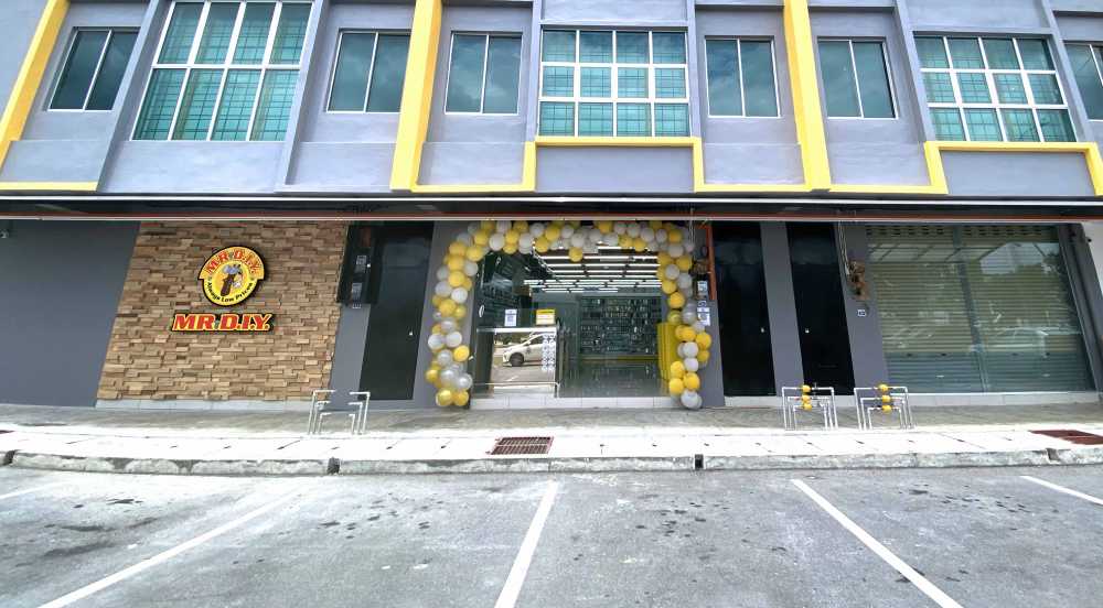 Relocation Store Opening at Pusat Perniagaan Uranus, Simpang Pertang