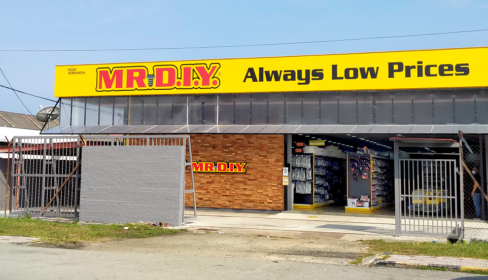 723rd Store Opening at Pusat Perkhidmatan Kecil Kampung Gajah