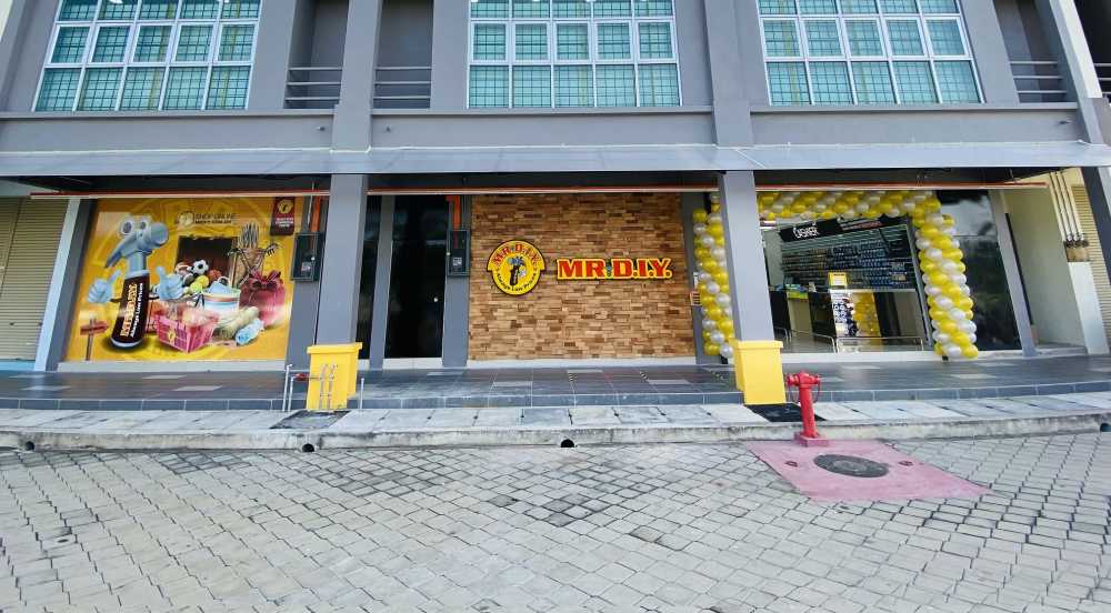 679th Store Opening at Kuala Kecil Commercial Centre