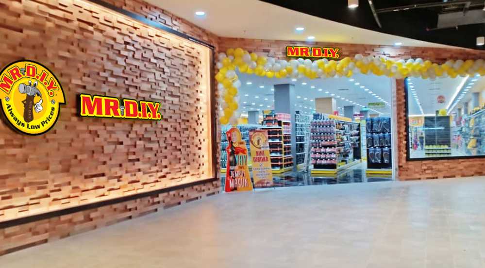 562nd Store Opening at Toppen Shopping Centre